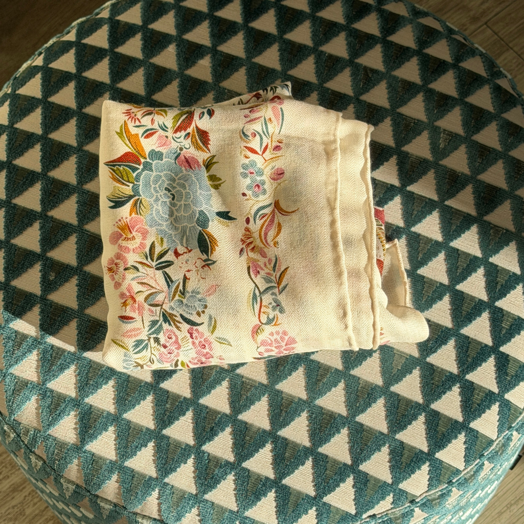SilkWool-huivi – 70% villaa / 30% Mulperisilkkiä | Ivory Garden Silk (XL 140x140)