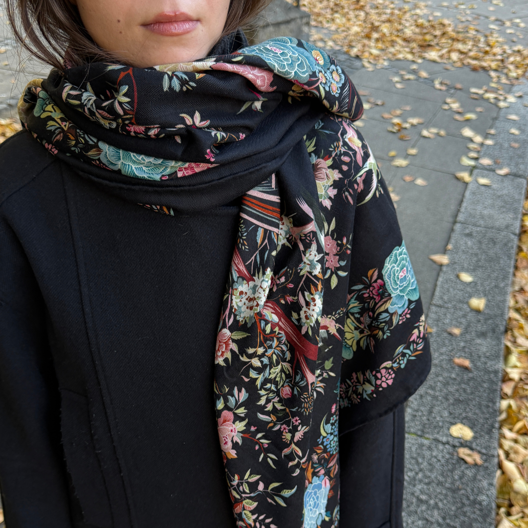 SilkWool-huivi – 70% villaa / 30% Mulperisilkkiä | Midnight Botanica (XL 140x140)