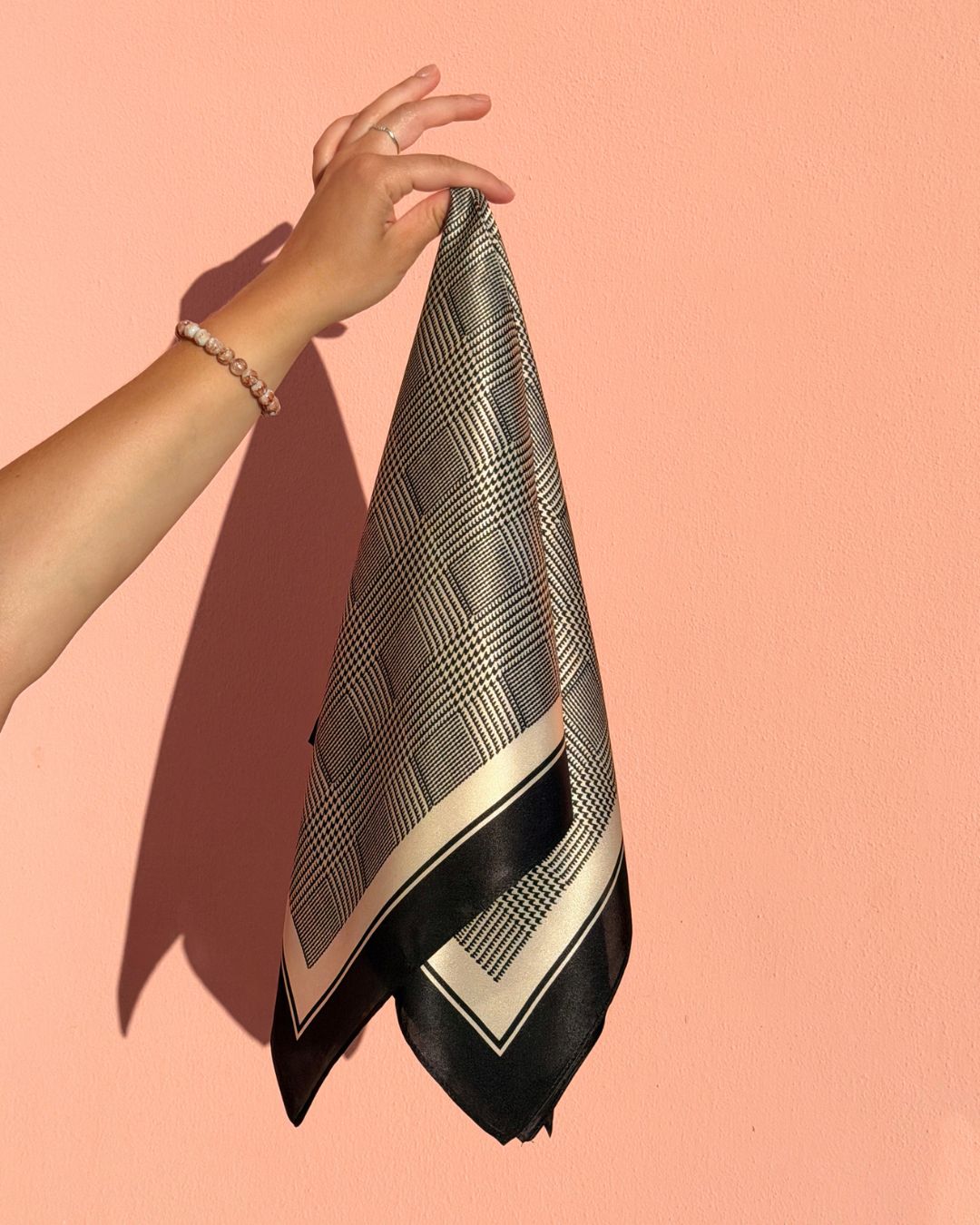 Silketørklæde | Black Stripes | 68 CM