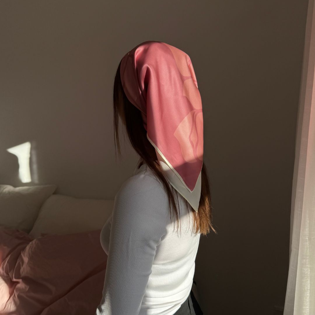 Seidenschal | Blooming Rose | 68 cm