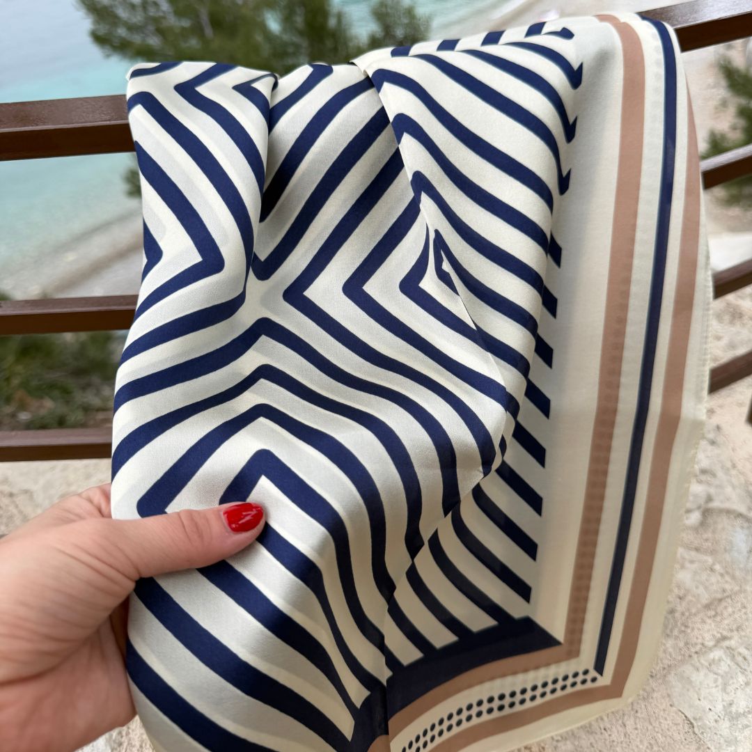 Silketørklæde | Grand Blue Stripes | 90 CM