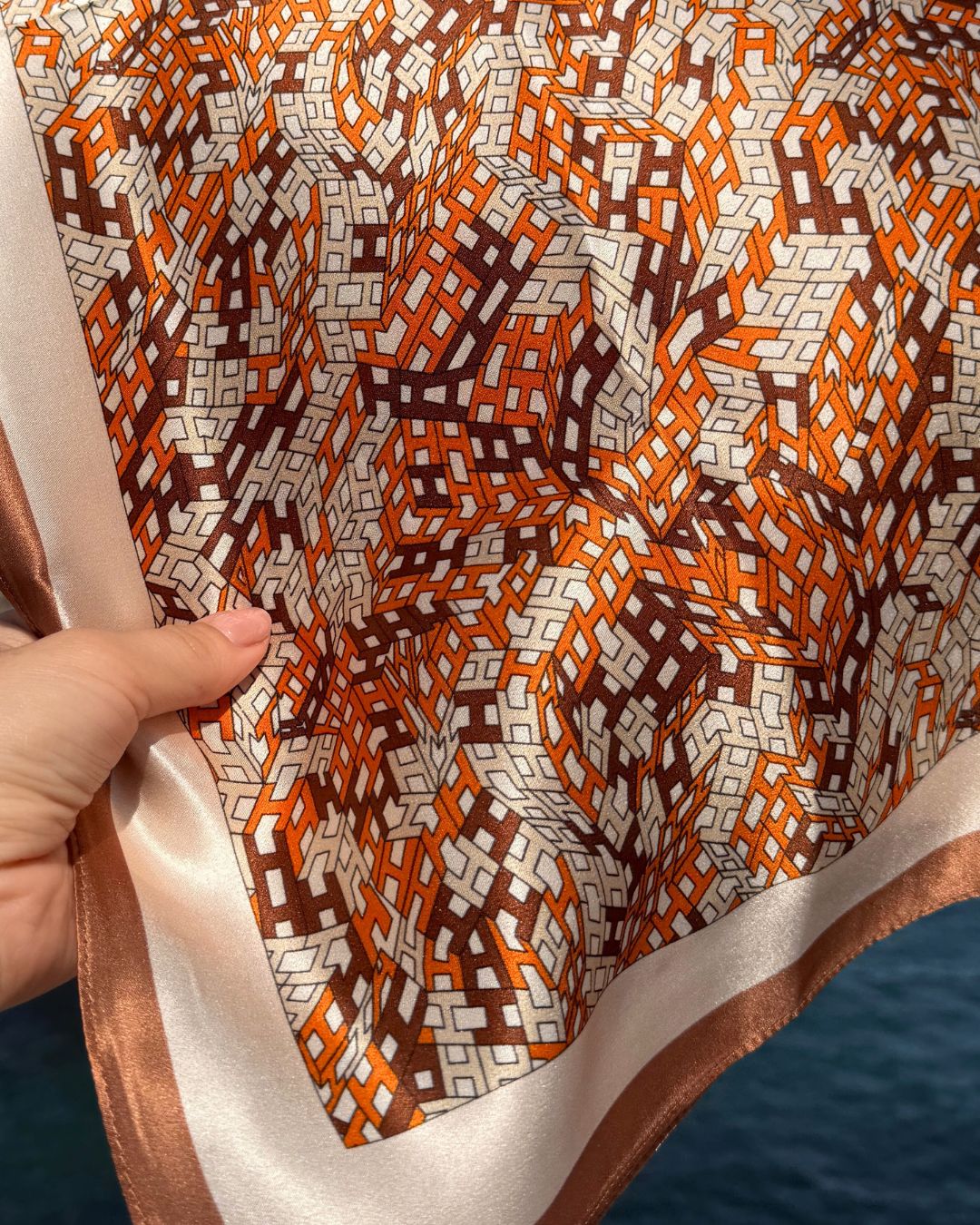 Silketørklæde | Orange Pattern | 68 CM
