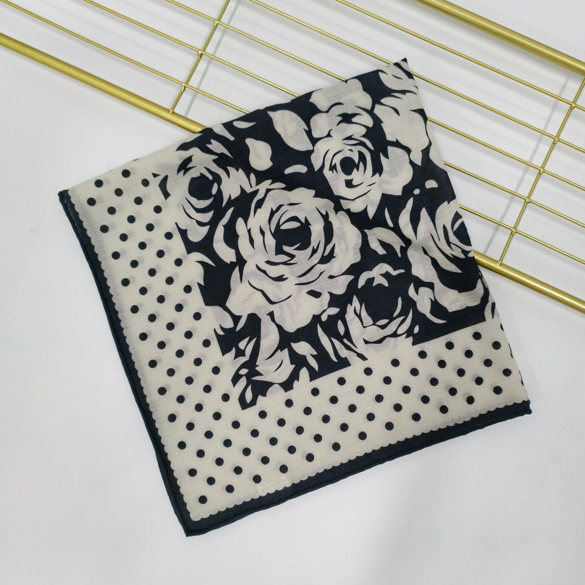 SilkWool Scarf – 70% Uld / 30% Mulberry Silke | Noir Bloom