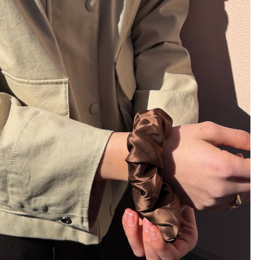 SILK SCRUNCHIE BIG - SCHOKOLADE