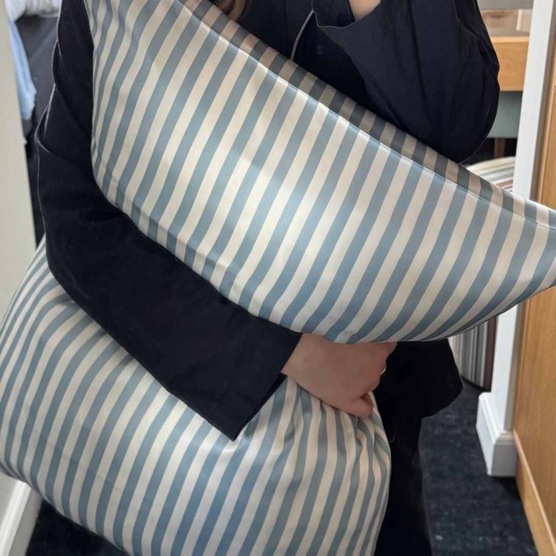 SILKE PUDEBETRÆK - LIGHT BLUE STIPES