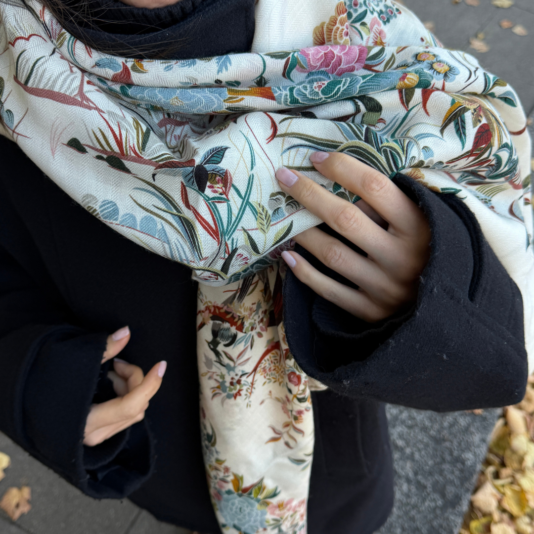 SilkWool-huivi – 70% villaa / 30% Mulperisilkkiä | Ivory Garden Silk (XL 140x140)
