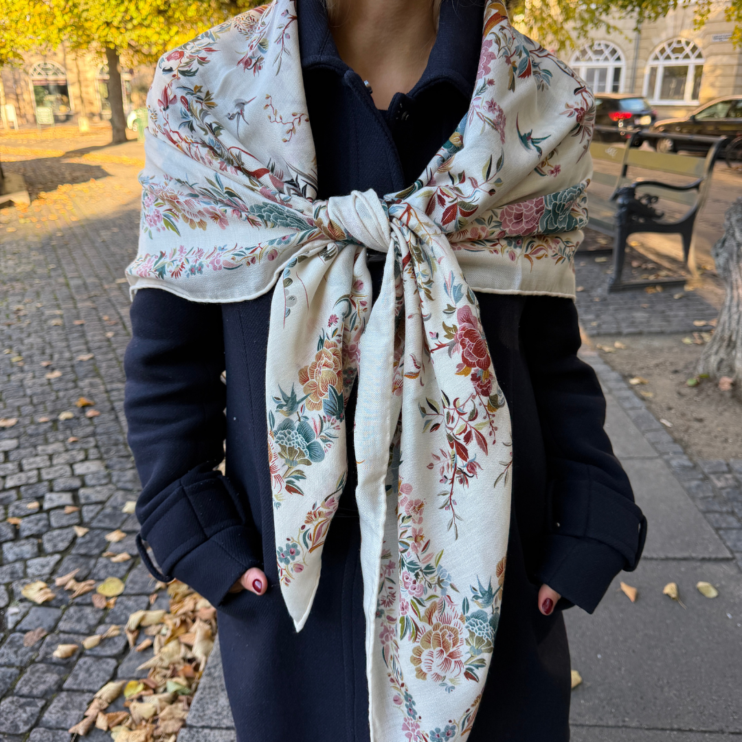 SilkWool-huivi – 70% villaa / 30% Mulperisilkkiä | Ivory Garden Silk (XL 140x140)