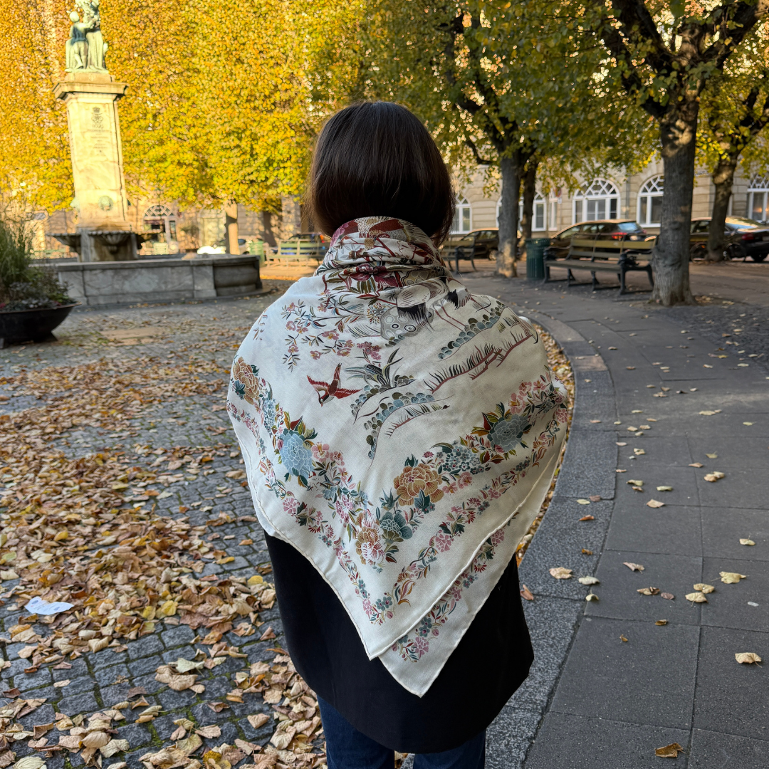 SilkWool-huivi – 70% villaa / 30% Mulperisilkkiä | Ivory Garden Silk (XL 140x140)