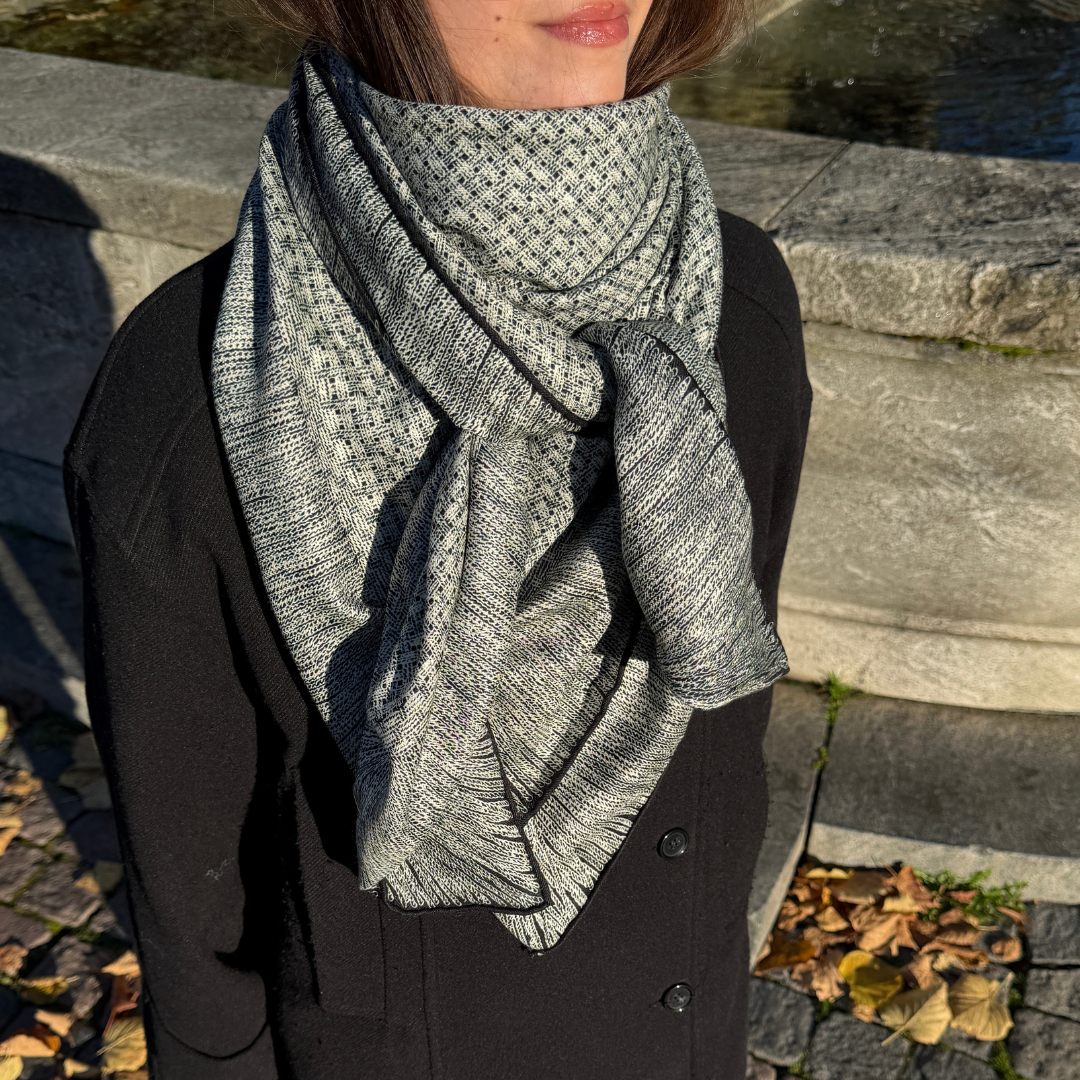 SilkWool Scarf – 70% Uld / 30% Mulberry Silke | Nordic Grey (XL 140x140)
