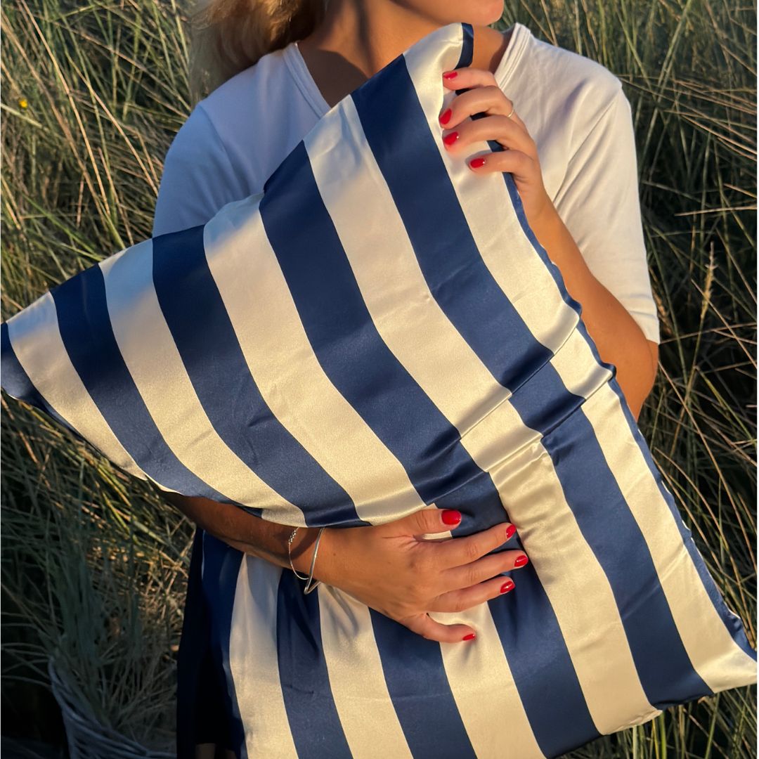SILK Kissenbezug | Navy Streifen