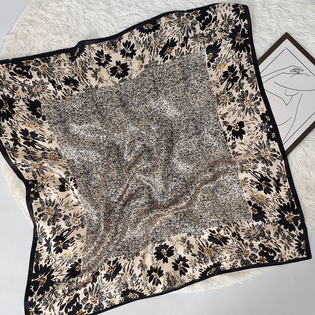 Silketørklæde | Black Flower Mix | 68 CM