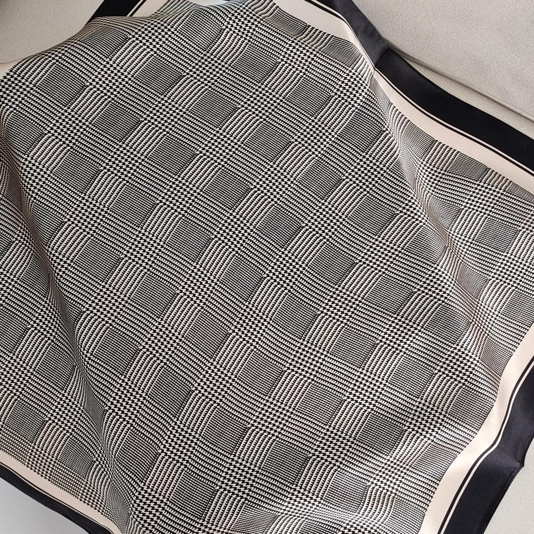 Silketørklæde | Blackstripes | 68 CM